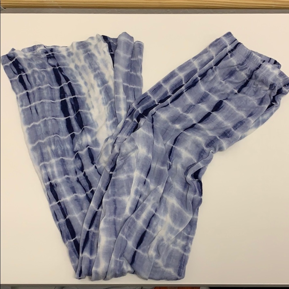 blue and white pattern plazo pants and bandeau set - Picture 2 of 3